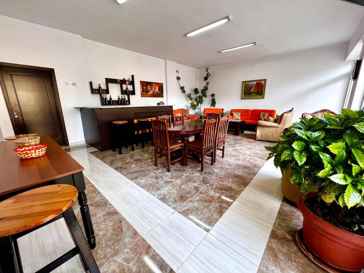 North Star Hostel Shkodër 외부 사진