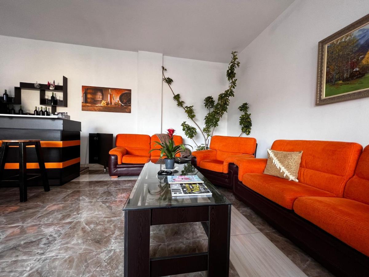 North Star Hostel Shkodër 외부 사진