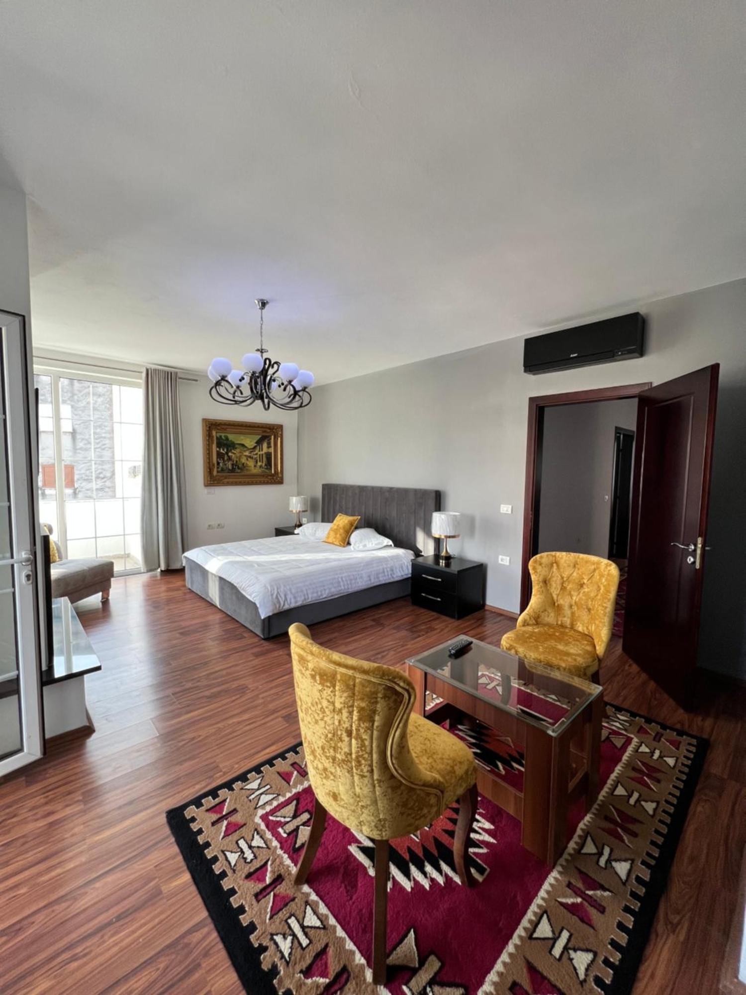 North Star Hostel Shkodër 외부 사진