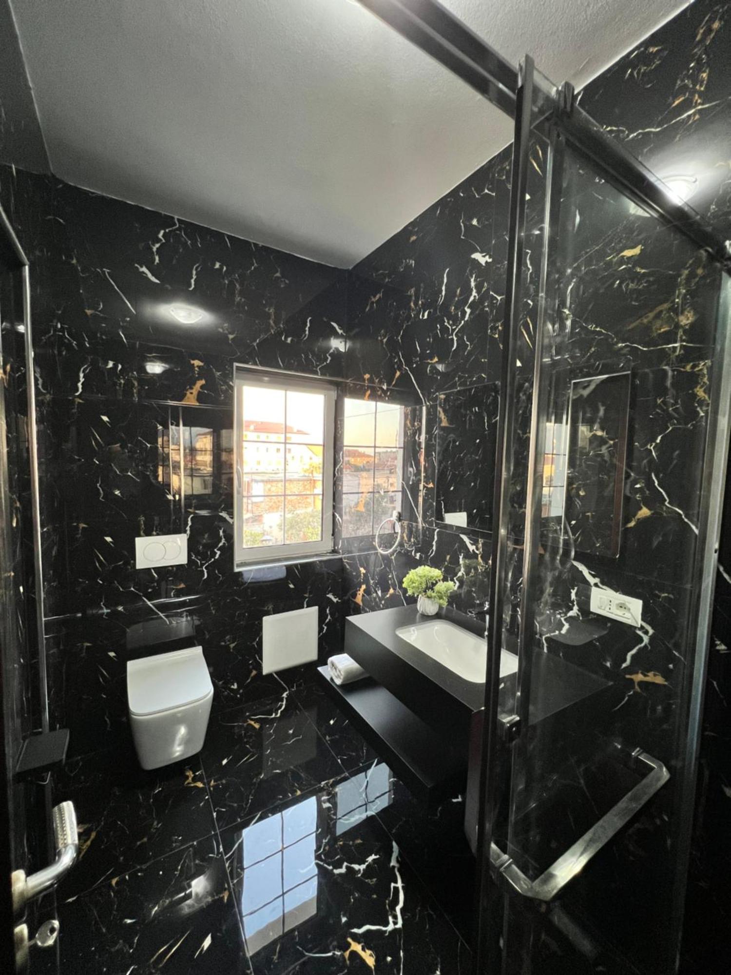 North Star Hostel Shkodër 외부 사진