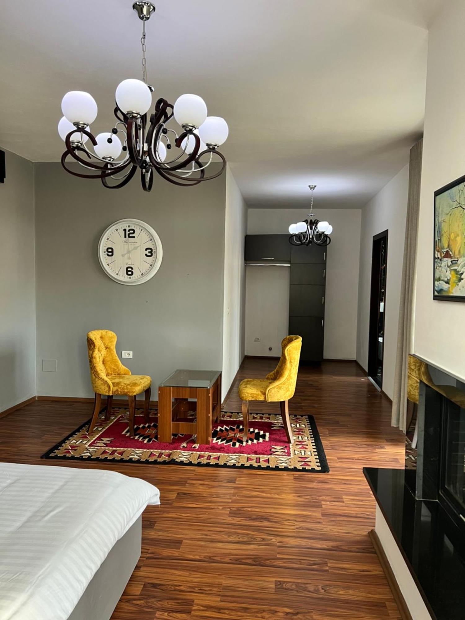 North Star Hostel Shkodër 외부 사진