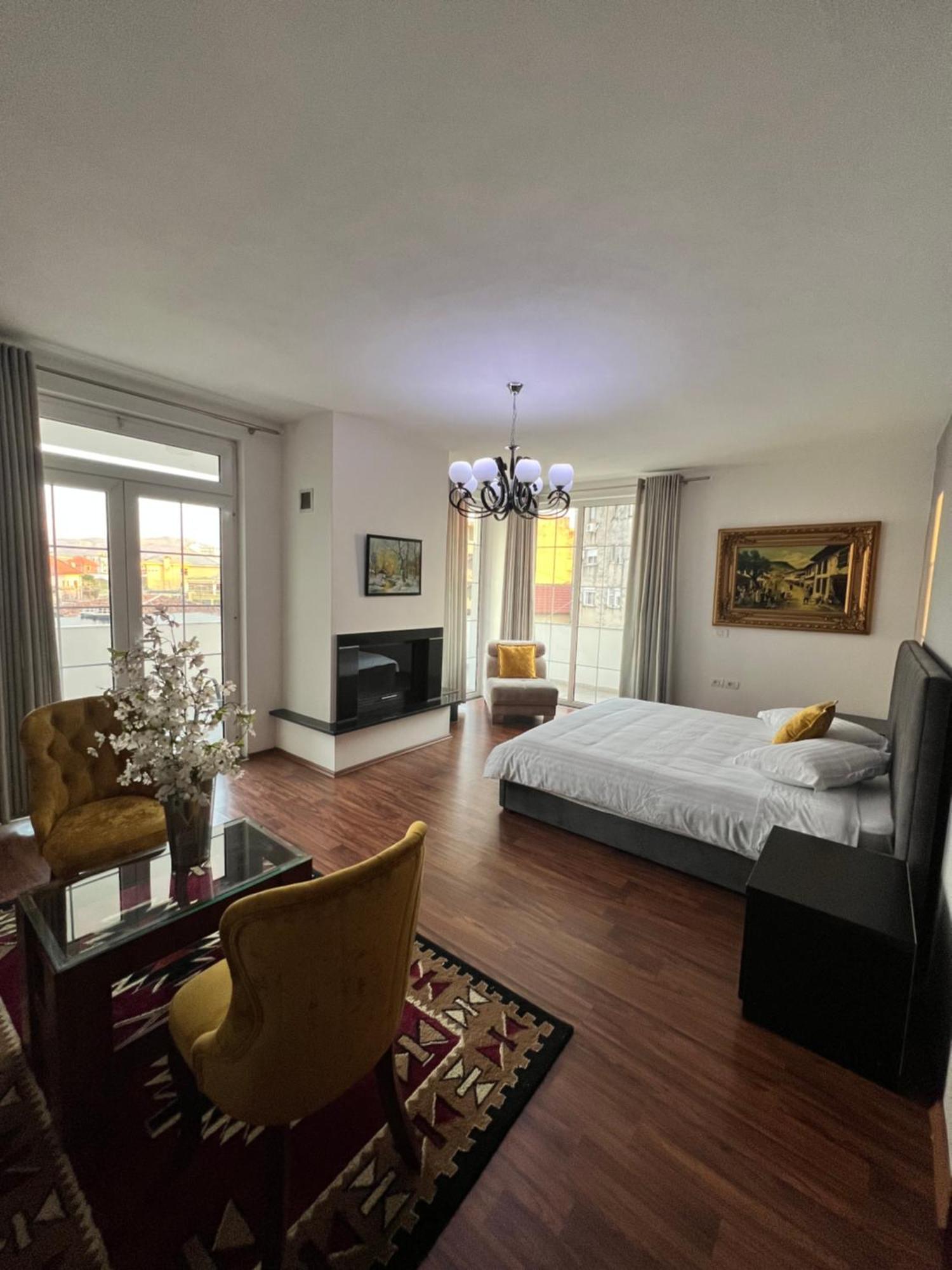 North Star Hostel Shkodër 외부 사진