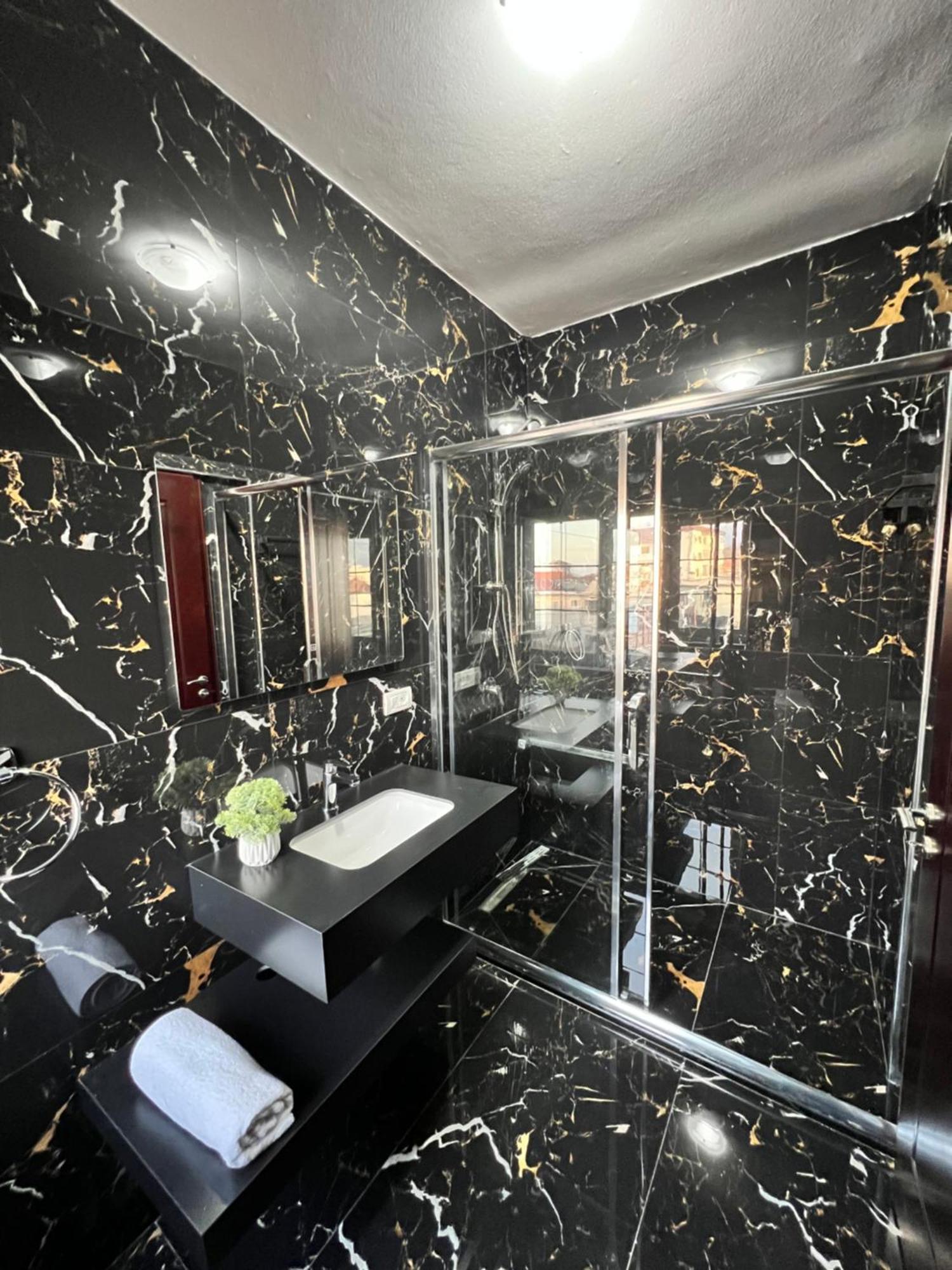 North Star Hostel Shkodër 외부 사진