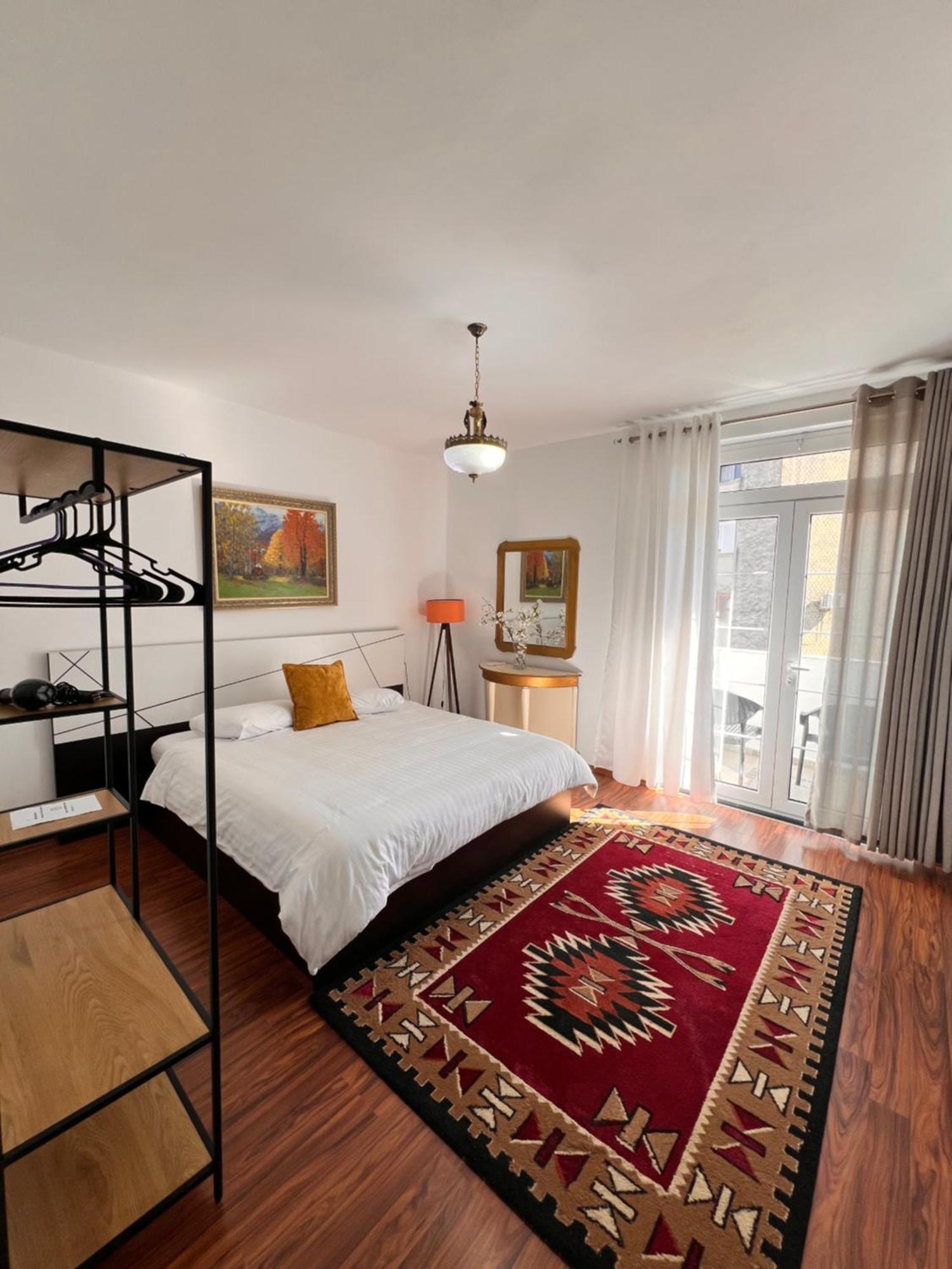 North Star Hostel Shkodër 외부 사진